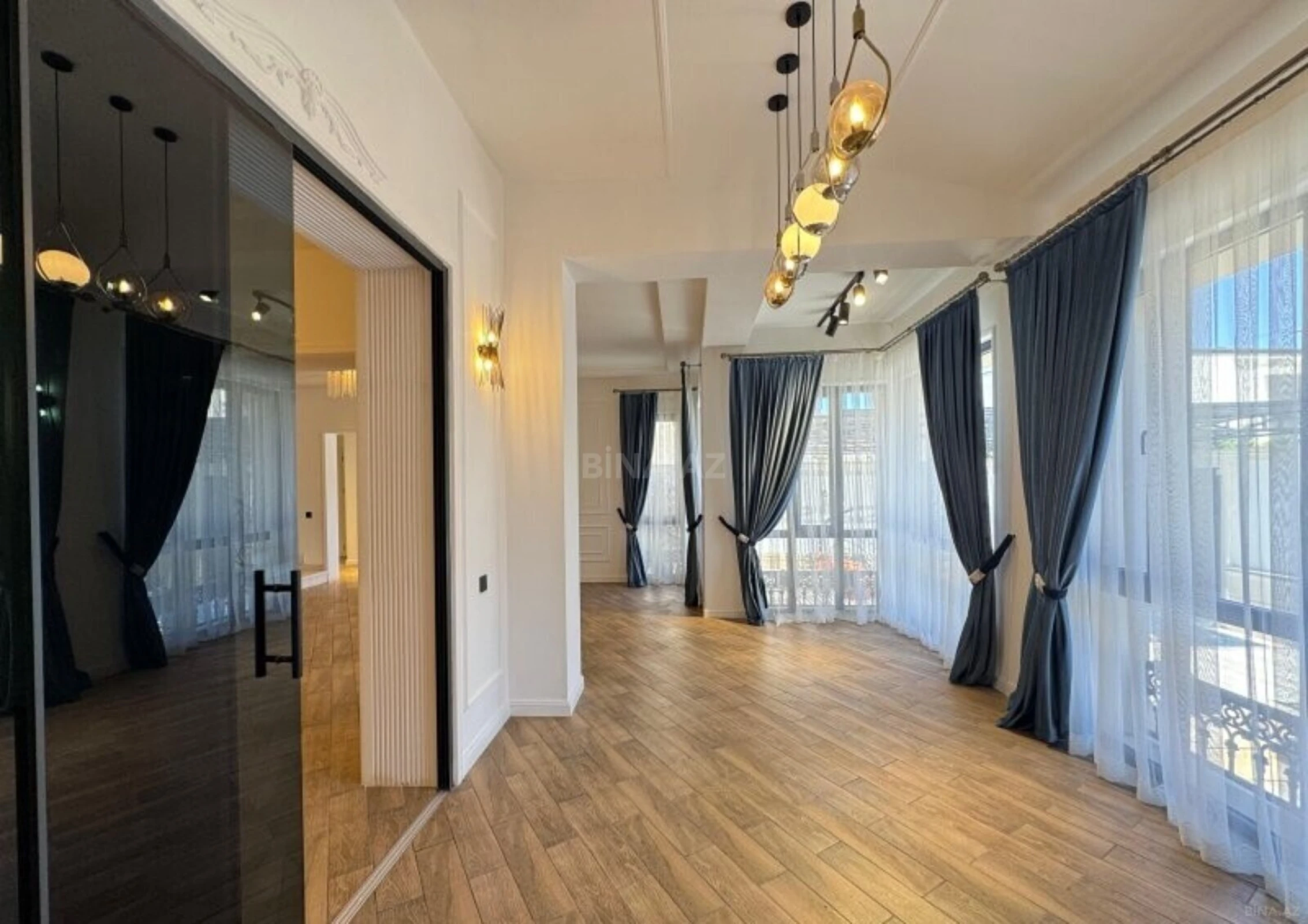 Satılır 7 otaqlı həyət evi 380 m²