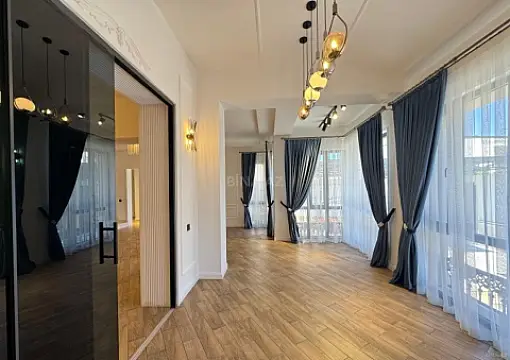 Satılır 7 otaqlı həyət evi 380 m²