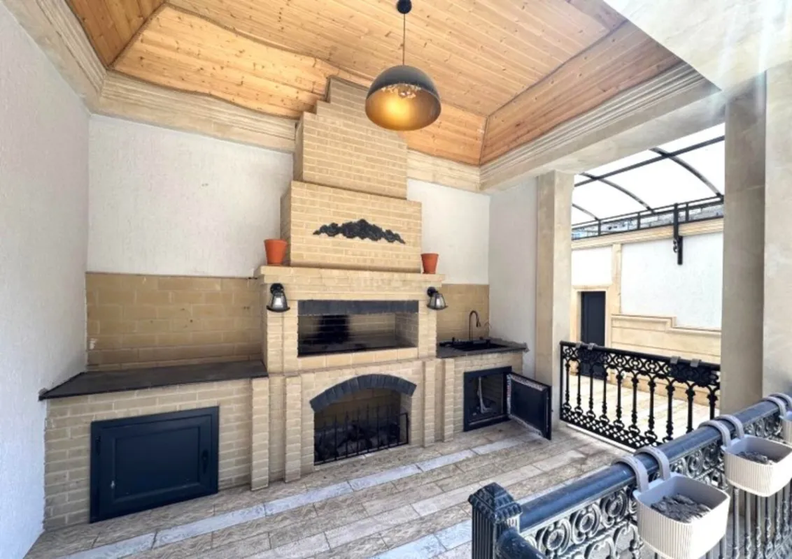 Satılır 7 otaqlı həyət evi 380 m²