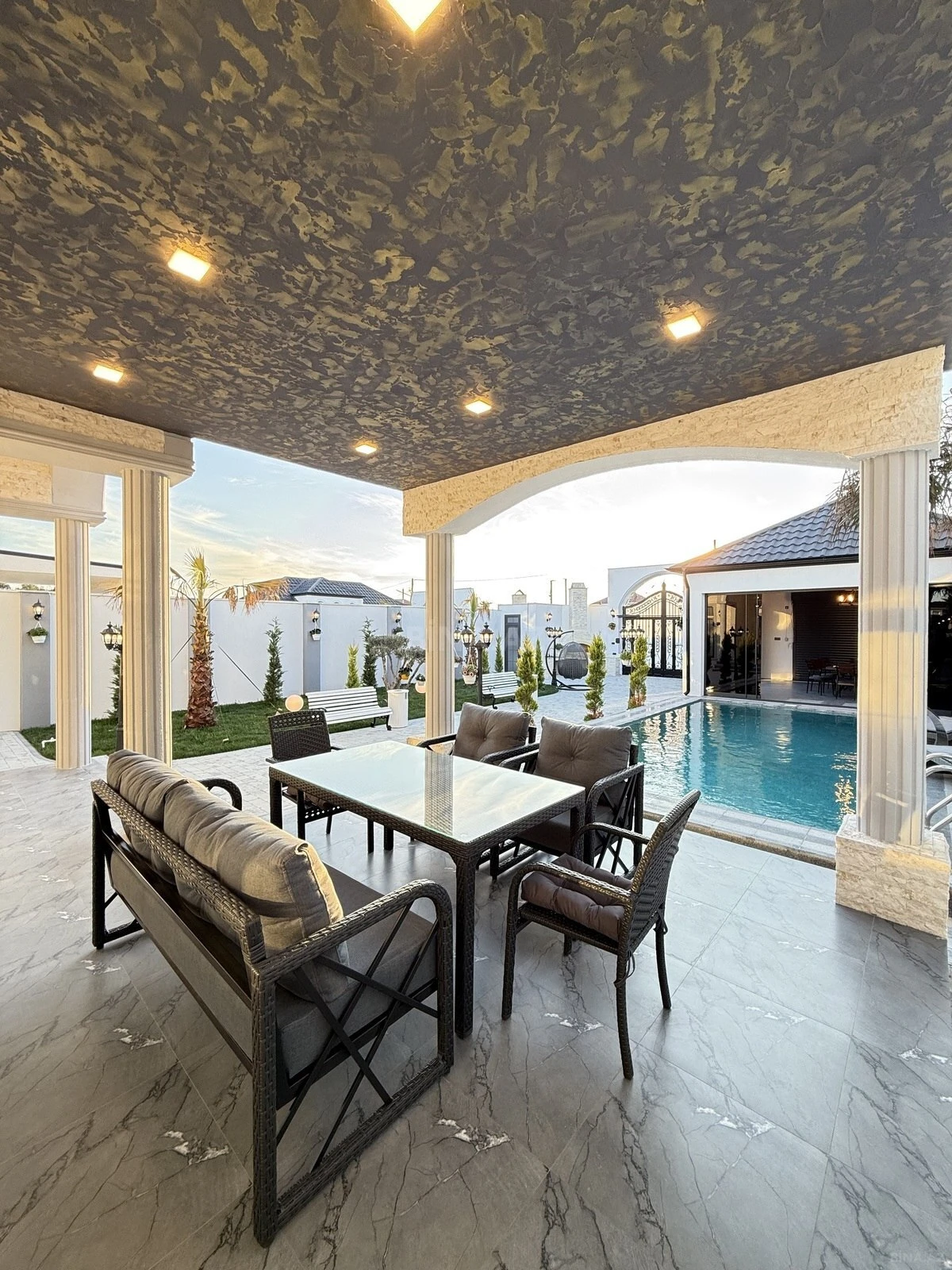 Satılır 5 otaqlı həyət evi 230 m²