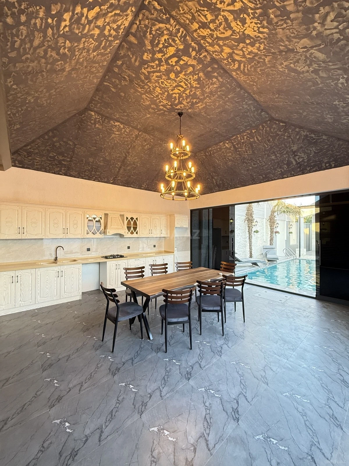 Satılır 5 otaqlı həyət evi 230 m²