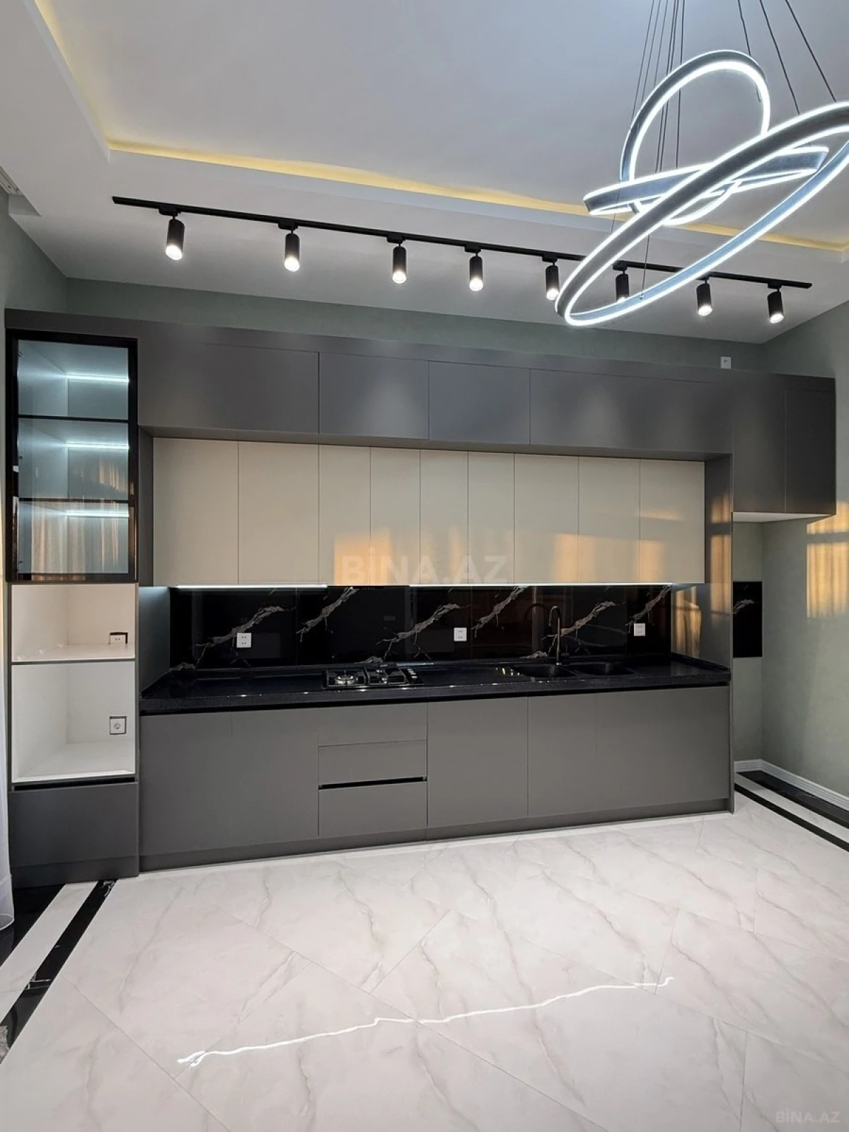 Satılır 5 otaqlı həyət evi 230 m²