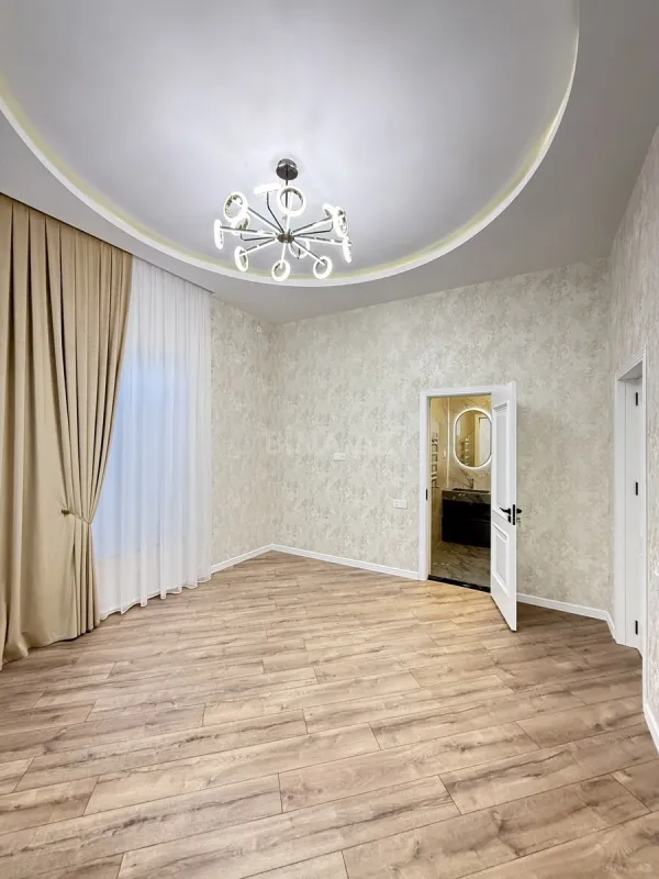 Satılır 5 otaqlı həyət evi 230 m²