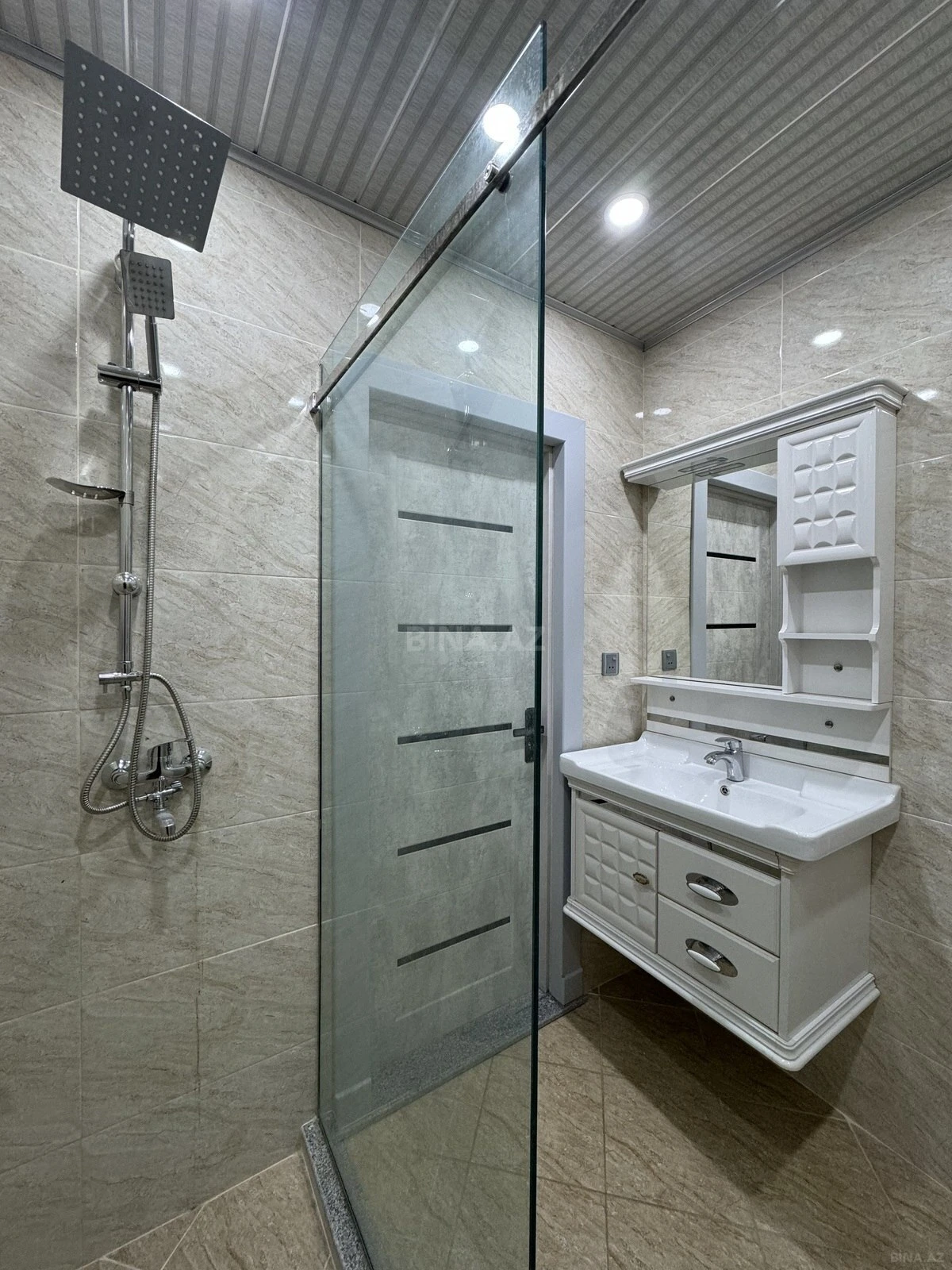 Satılır 2 otaqlı mənzil 75 m²