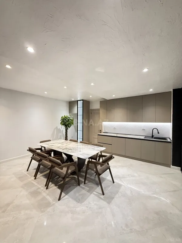 Satılır 5 otaqlı həyət evi 220 m²