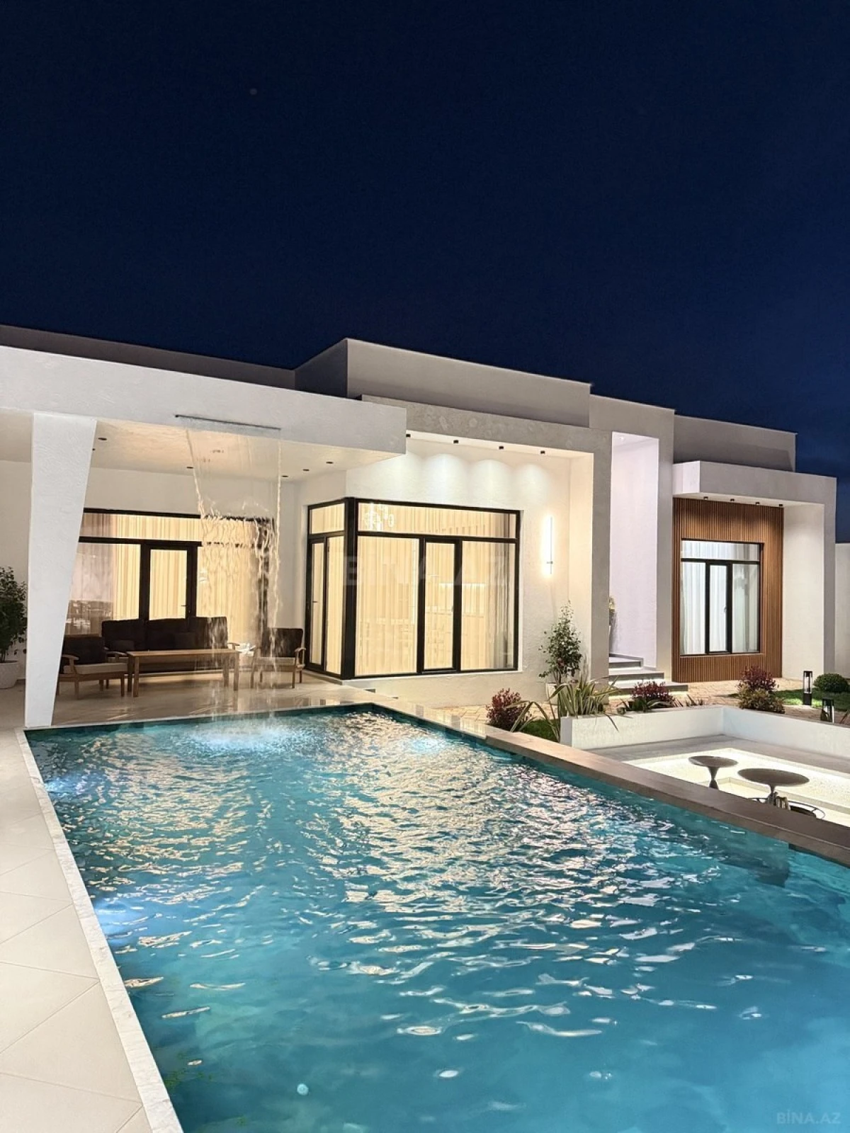 Satılır 5 otaqlı həyət evi 220 m²