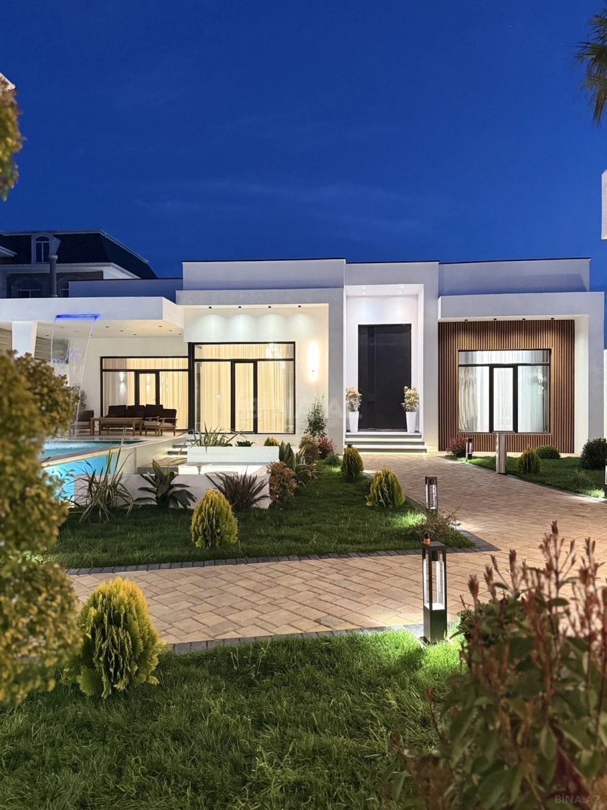 Satılır 5 otaqlı həyət evi 220 m²