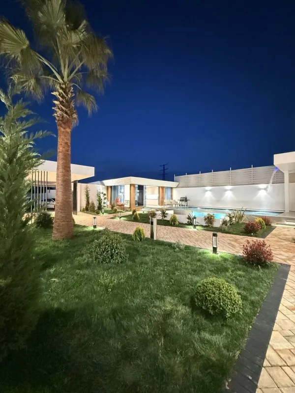 Satılır 5 otaqlı həyət evi 220 m²