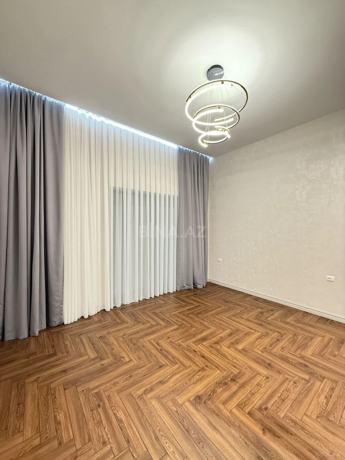 Satılır 5 otaqlı həyət evi 220 m²