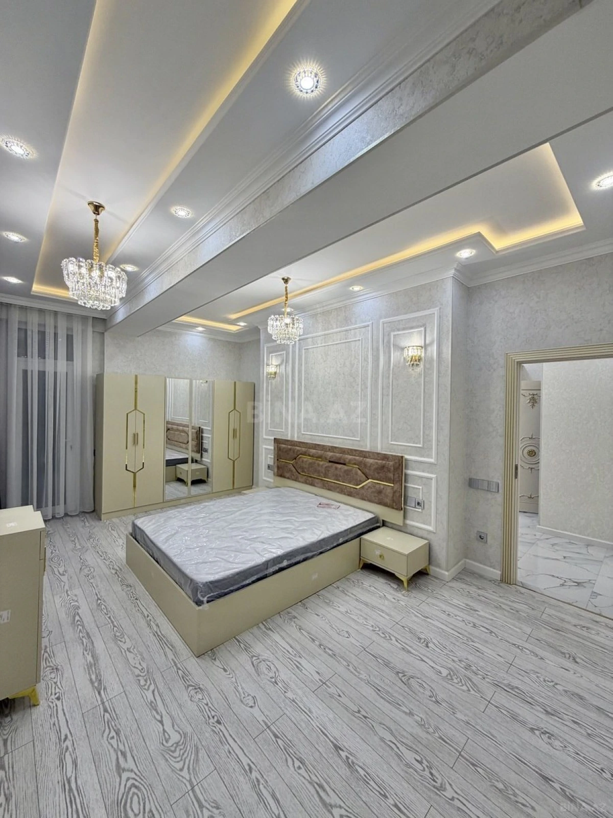 Satılır 4 otaqlı mənzil 160 m²