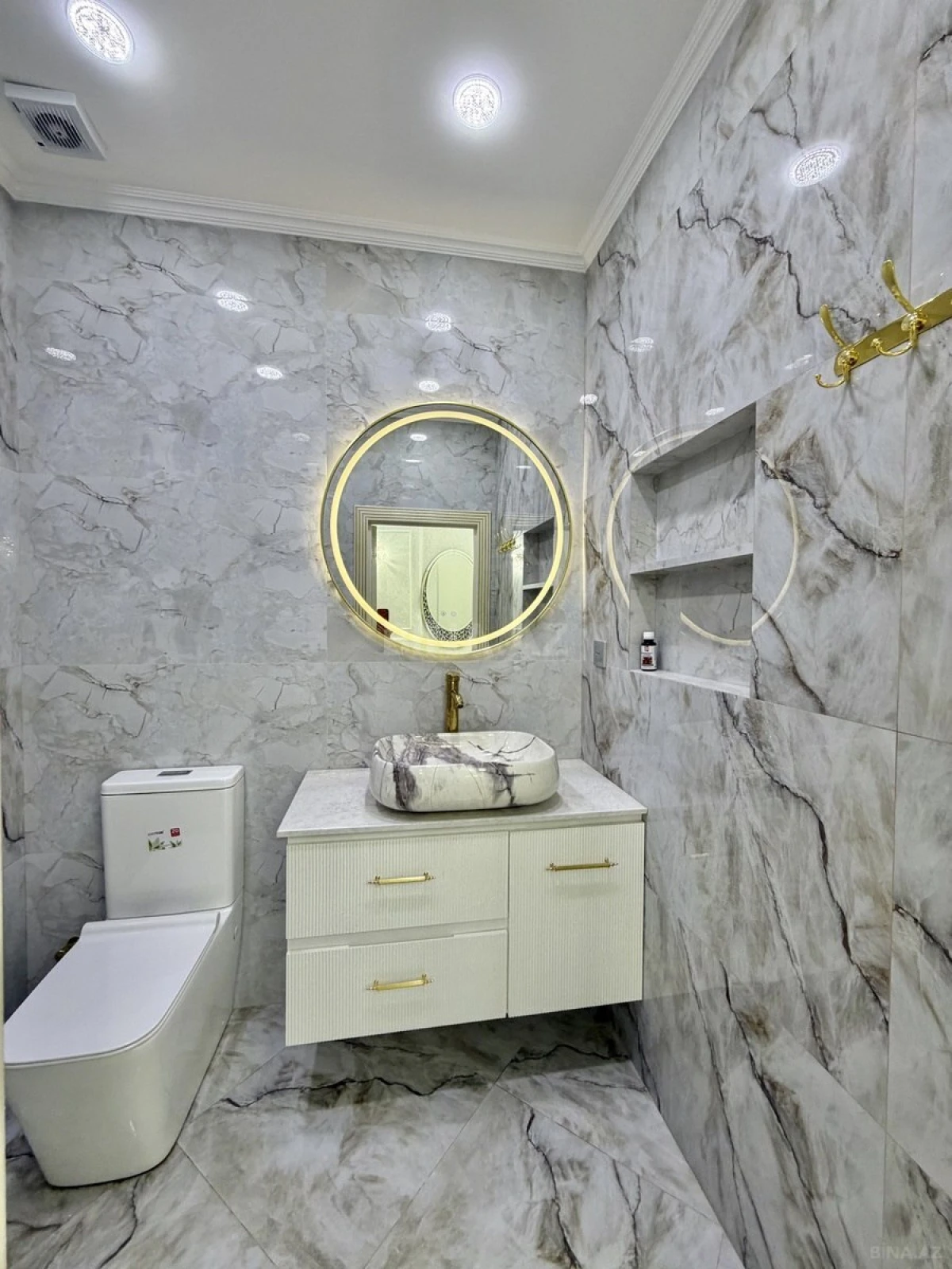 Satılır 4 otaqlı mənzil 160 m²
