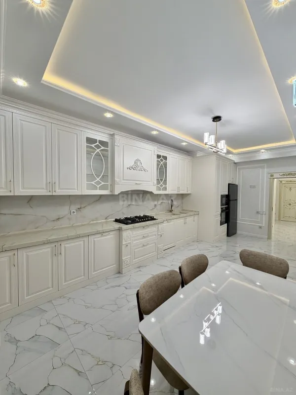 Satılır 4 otaqlı mənzil 160 m²