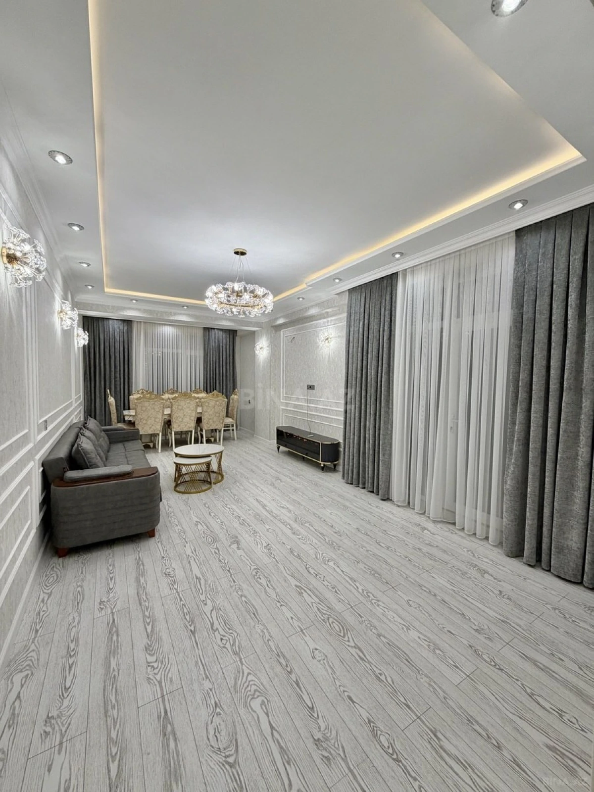 Satılır 4 otaqlı mənzil 160 m²