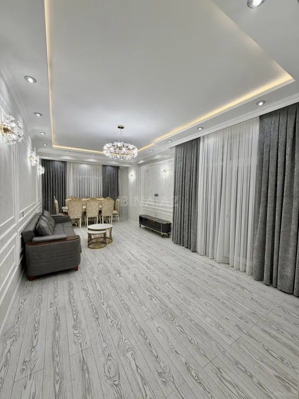 Satılır 4 otaqlı mənzil 160 m²
