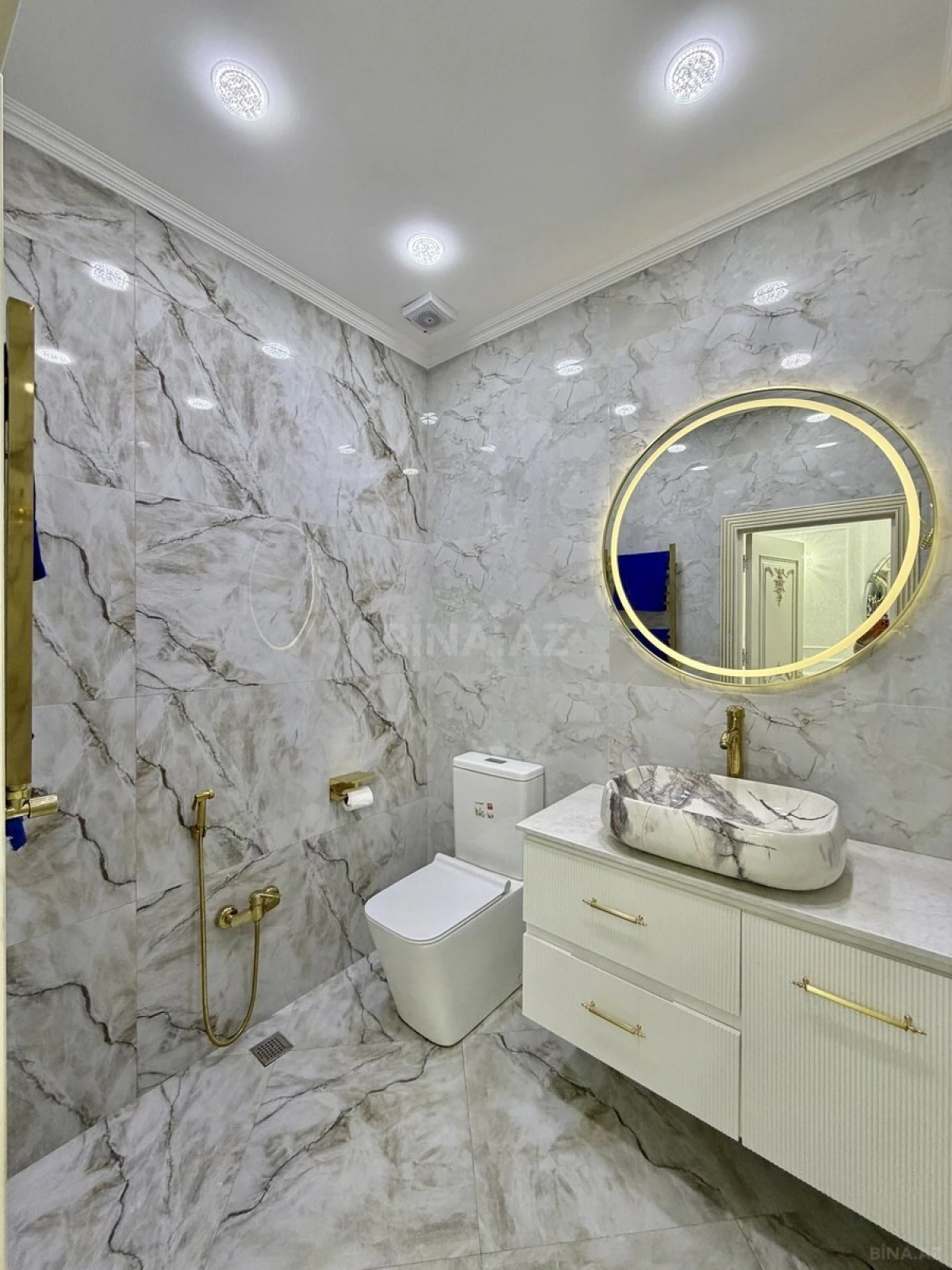 Satılır 4 otaqlı mənzil 160 m²
