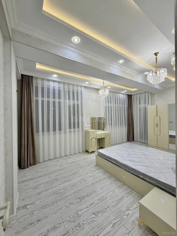 Satılır 4 otaqlı mənzil 160 m²