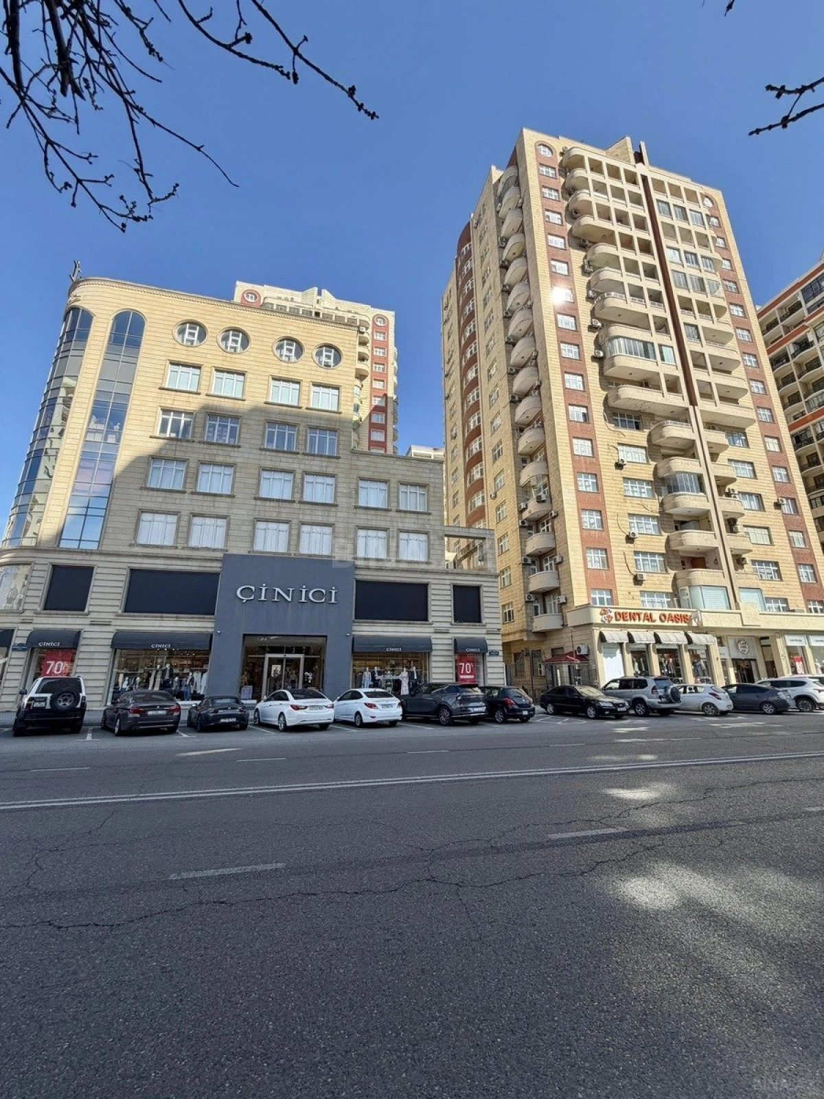 Satılır 8 otaqlı mənzil 412 m²