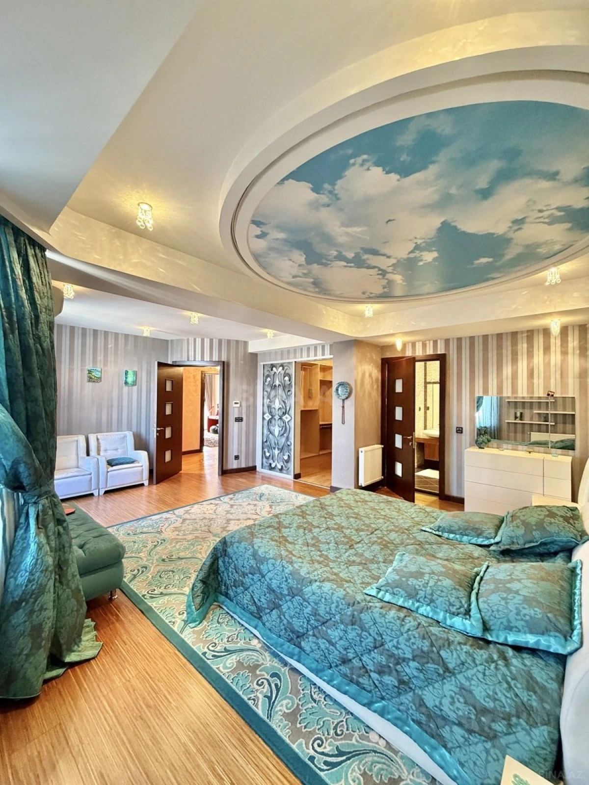 Satılır 8 otaqlı mənzil 412 m²