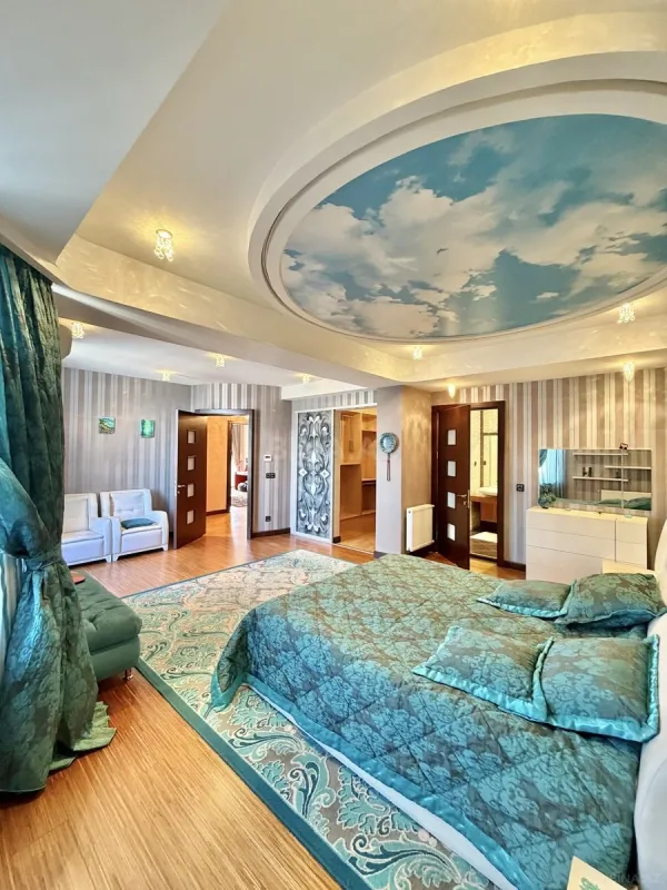 Satılır 8 otaqlı mənzil 412 m²