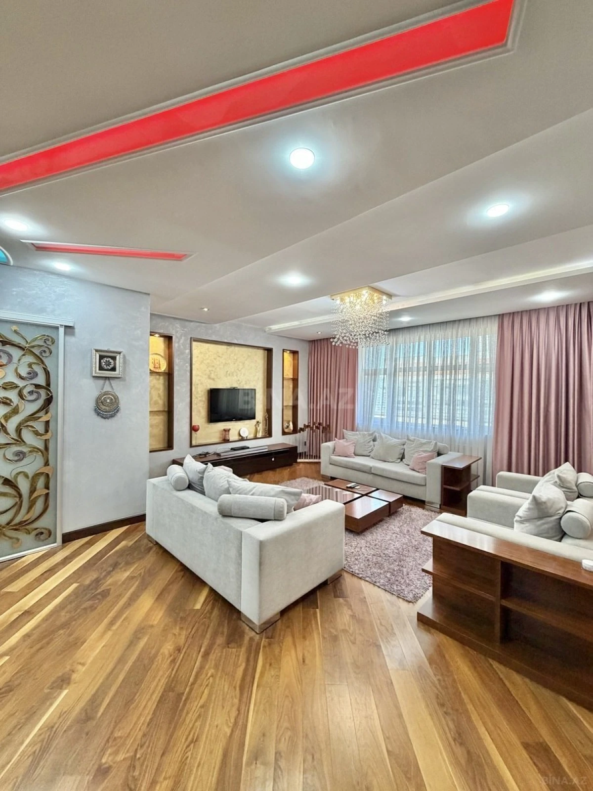 Satılır 8 otaqlı mənzil 412 m²