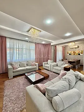 Satılır 8 otaqlı mənzil 412 m²