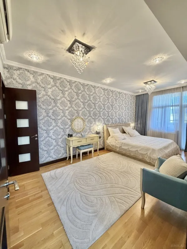 Satılır 8 otaqlı mənzil 412 m²