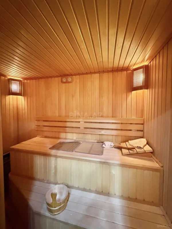 Satılır 8 otaqlı mənzil 412 m²