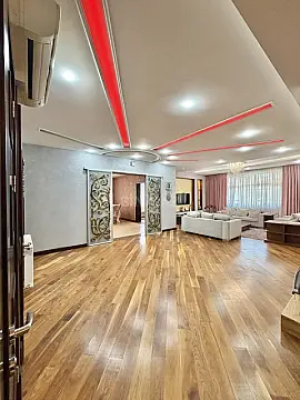 Satılır 8 otaqlı mənzil 412 m²