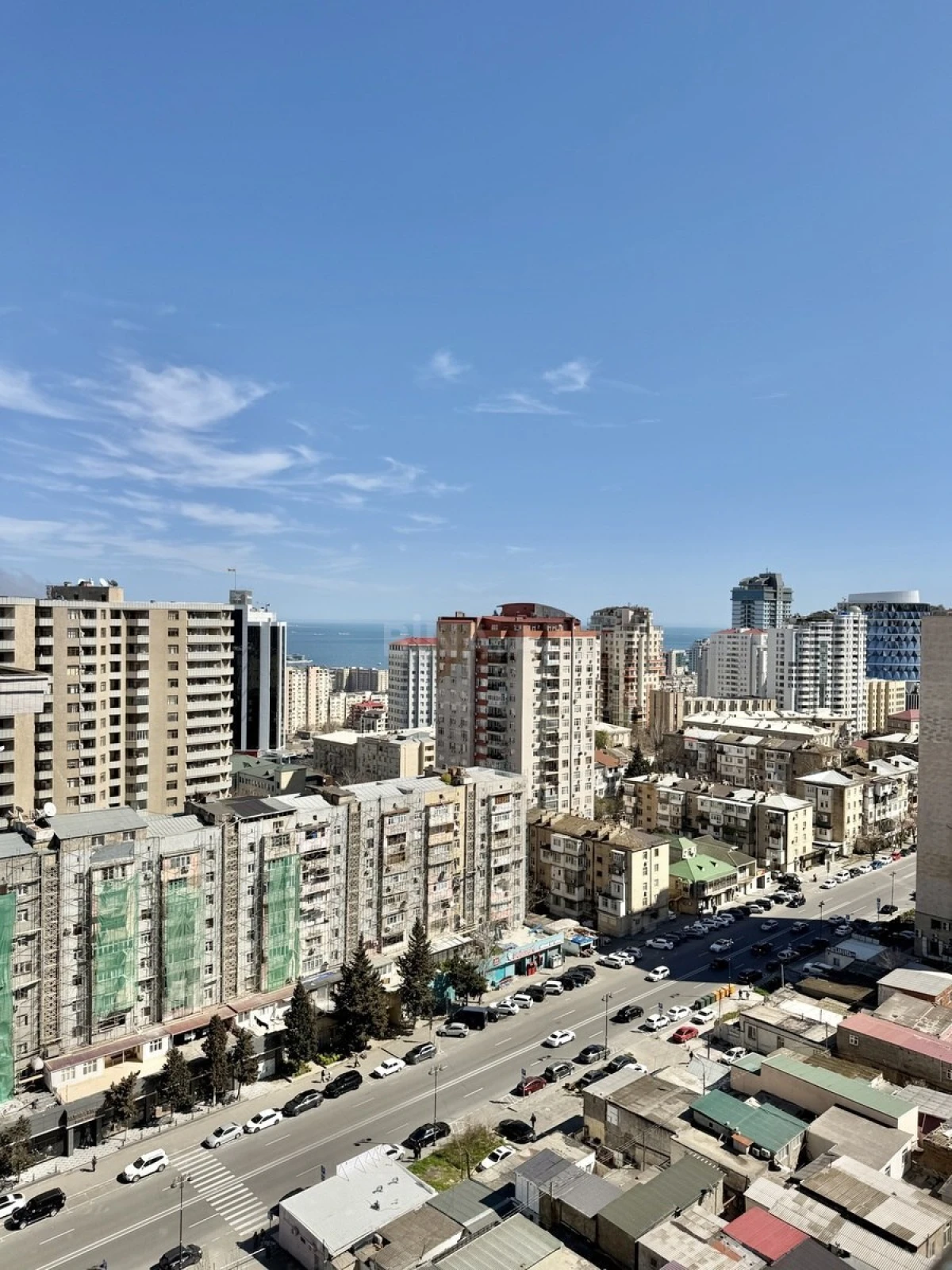 Satılır 8 otaqlı mənzil 412 m²