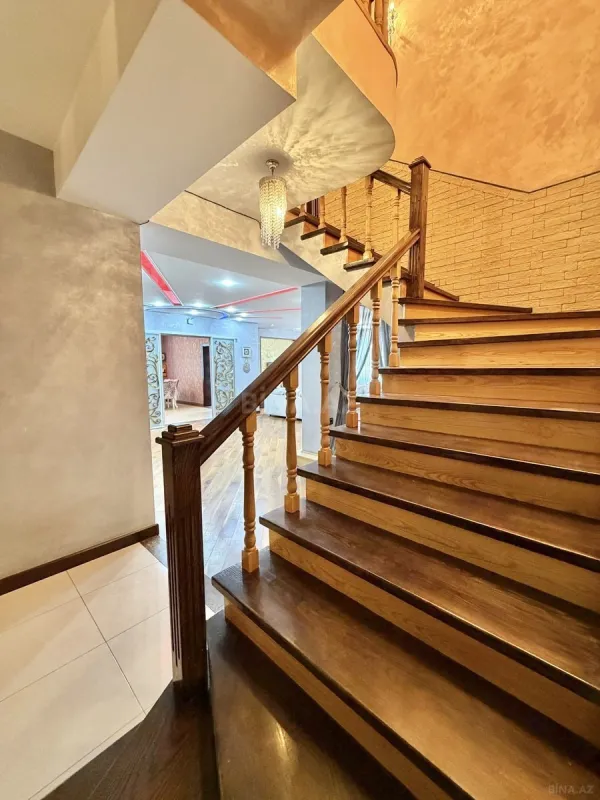 Satılır 8 otaqlı mənzil 412 m²