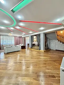 Satılır 8 otaqlı mənzil 412 m²