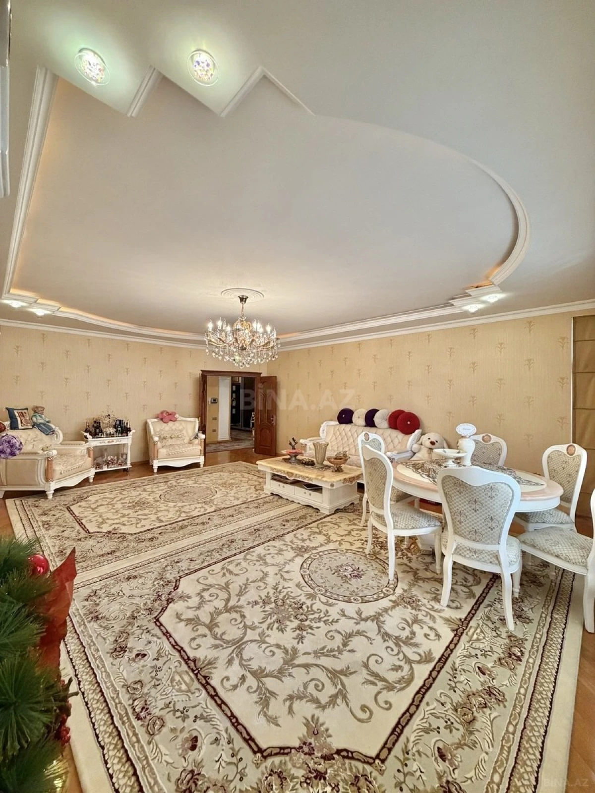 Satılır 4 otaqlı mənzil 204 m²