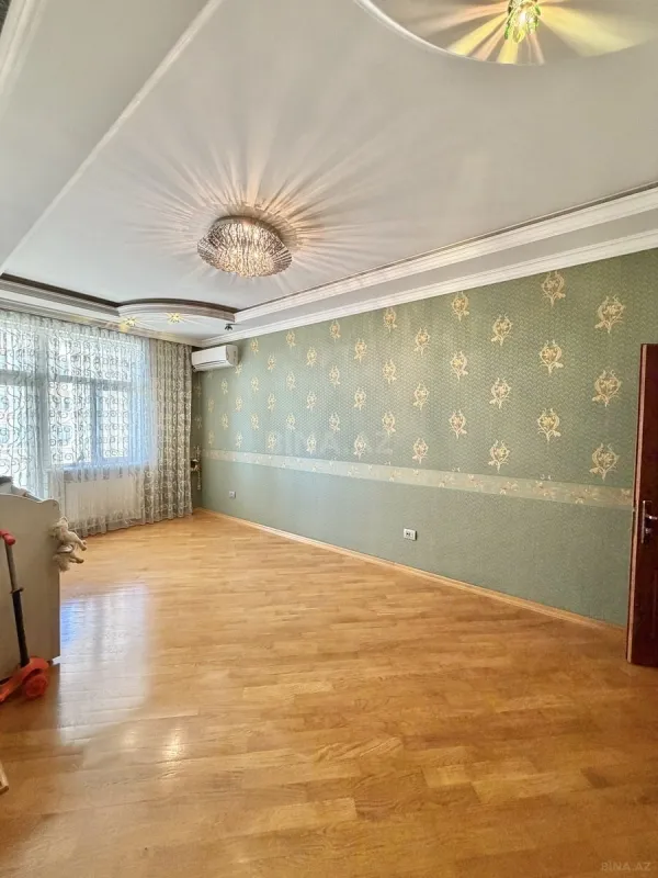 Satılır 4 otaqlı mənzil 204 m²