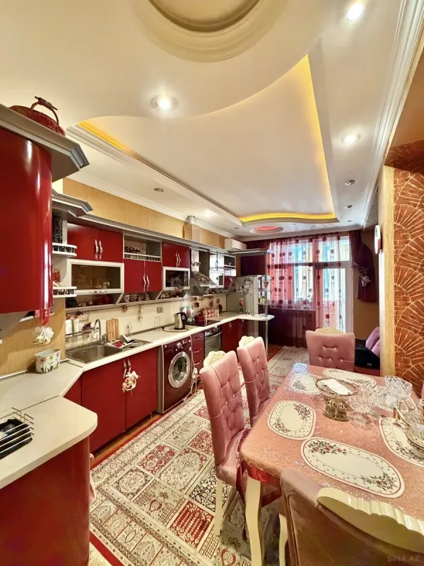 Satılır 4 otaqlı mənzil 204 m²