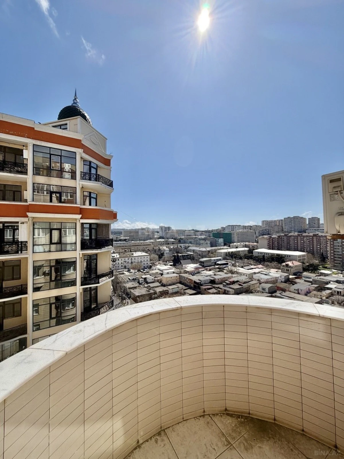 Satılır 4 otaqlı mənzil 204 m²