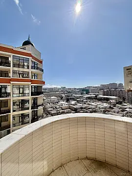Satılır 4 otaqlı mənzil 204 m²