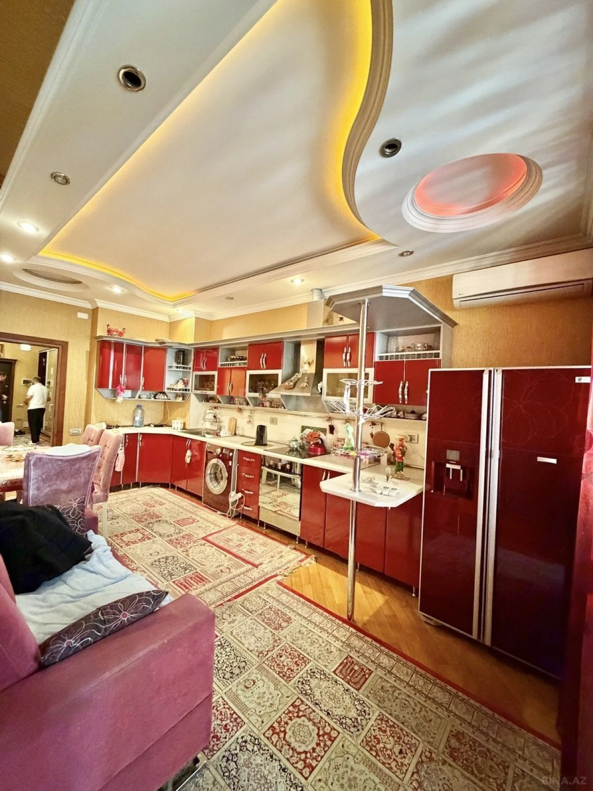 Satılır 4 otaqlı mənzil 204 m²