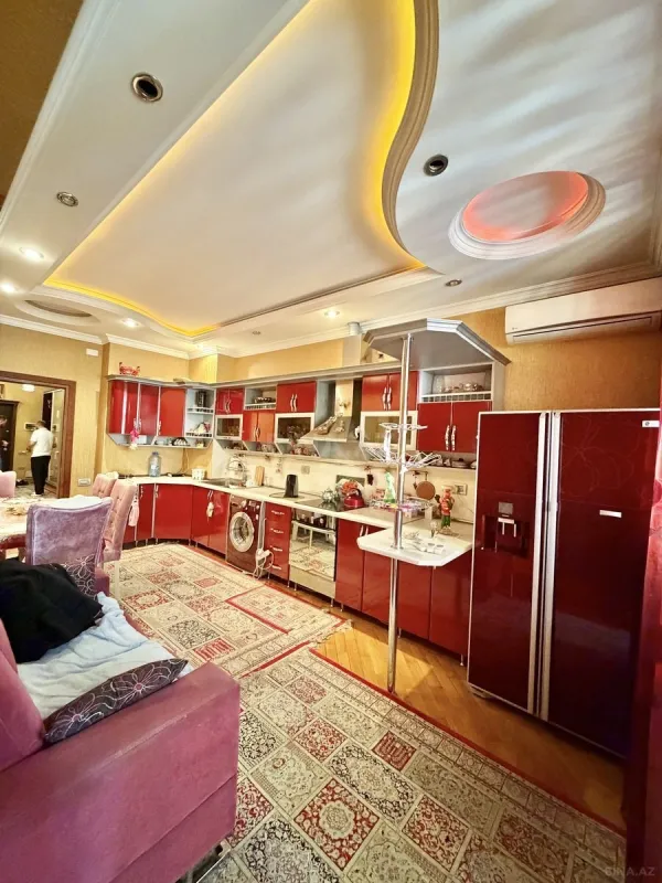 Satılır 4 otaqlı mənzil 204 m²