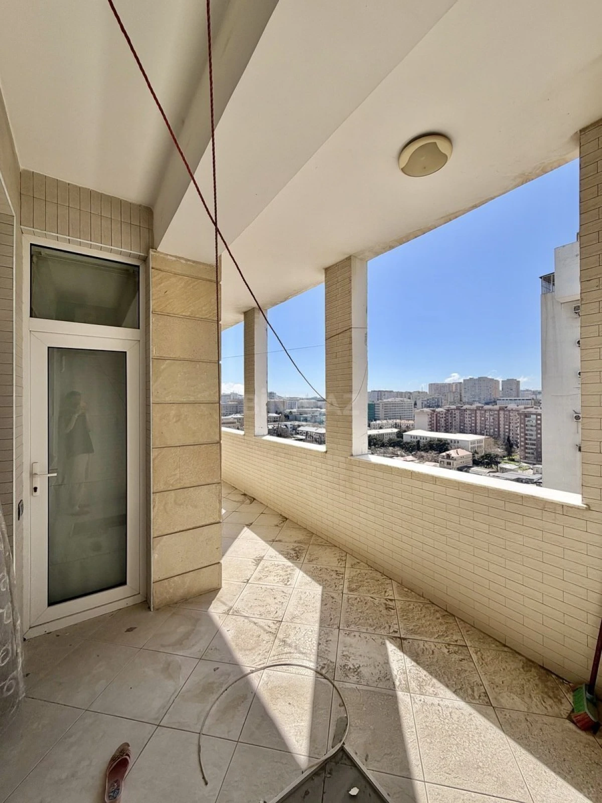 Satılır 4 otaqlı mənzil 204 m²