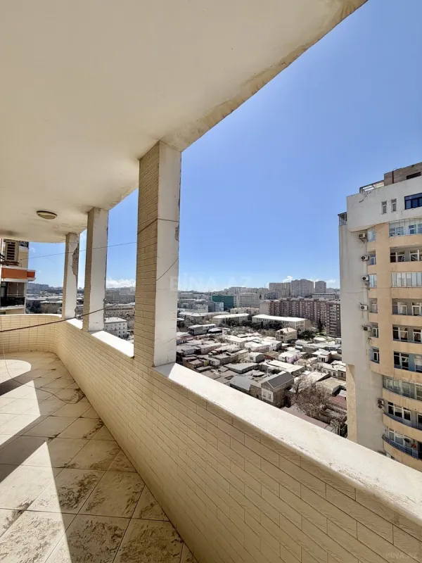 Satılır 4 otaqlı mənzil 204 m²