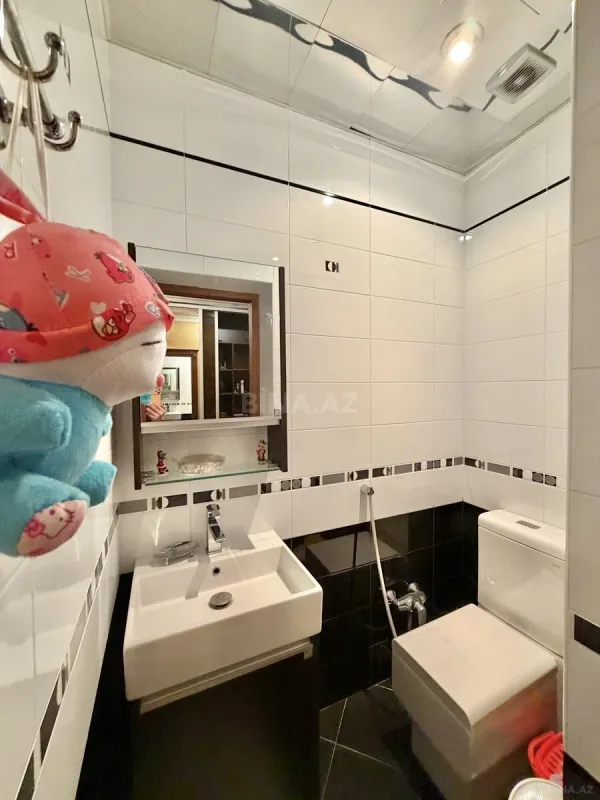 Satılır 4 otaqlı mənzil 204 m²