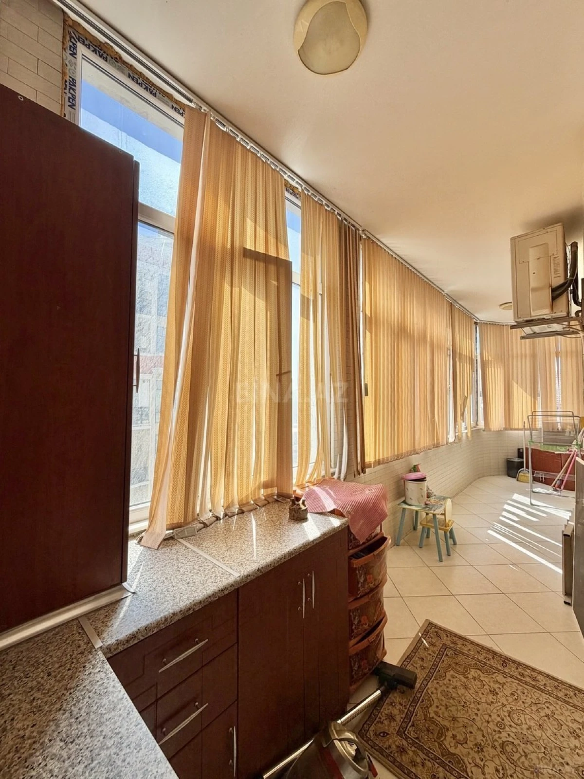 Satılır 4 otaqlı mənzil 204 m²