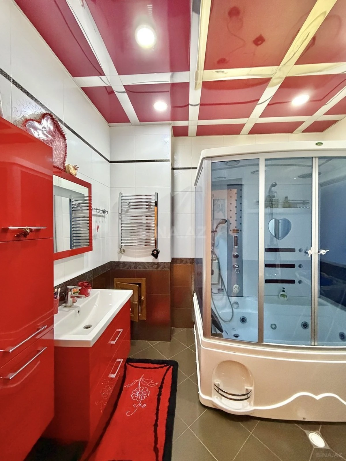 Satılır 4 otaqlı mənzil 204 m²