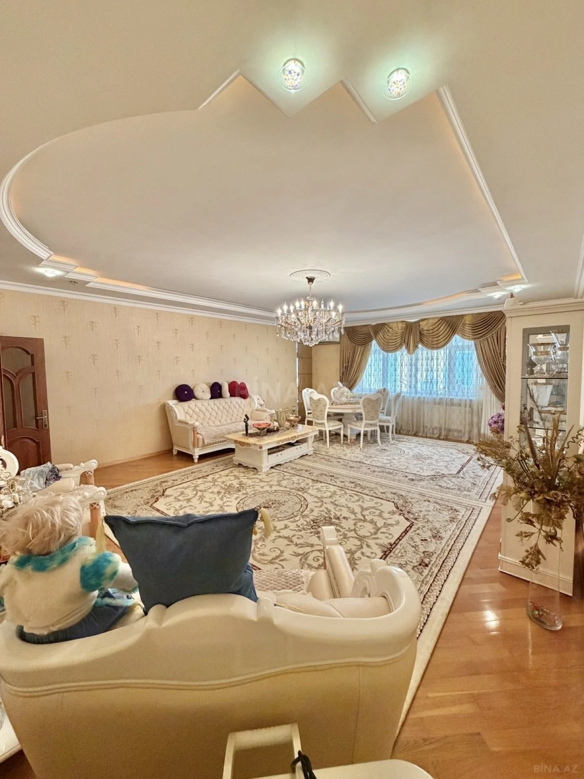 Satılır 4 otaqlı mənzil 204 m²