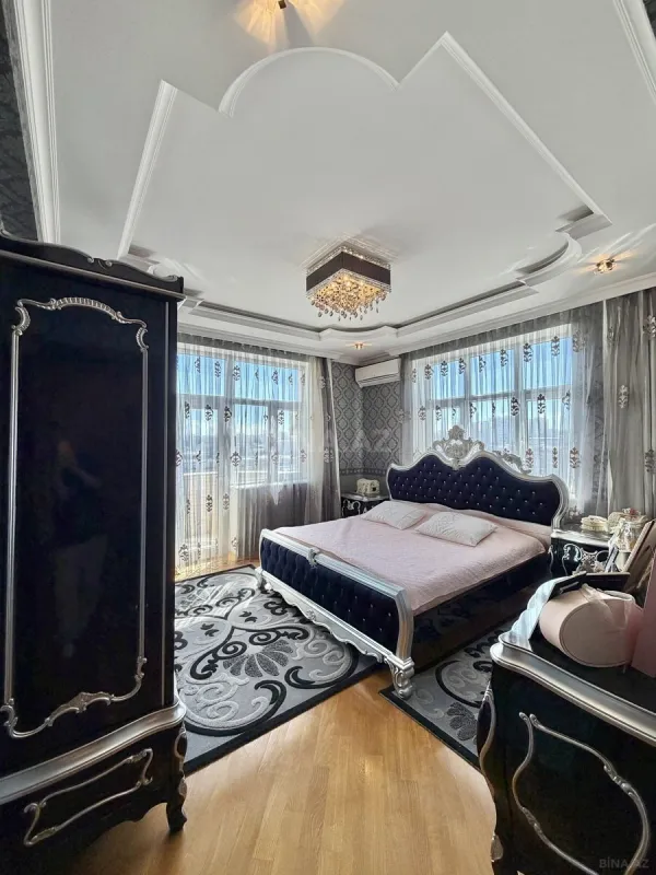 Satılır 4 otaqlı mənzil 204 m²