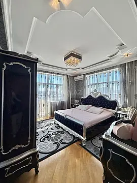 Satılır 4 otaqlı mənzil 204 m²