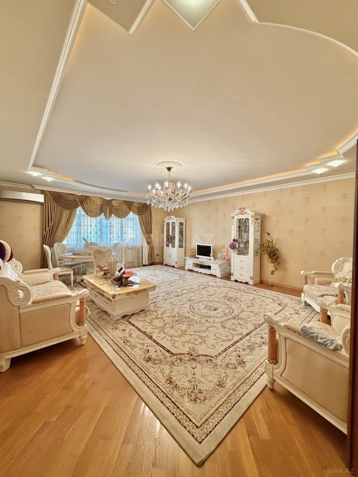 Satılır 4 otaqlı mənzil 204 m²