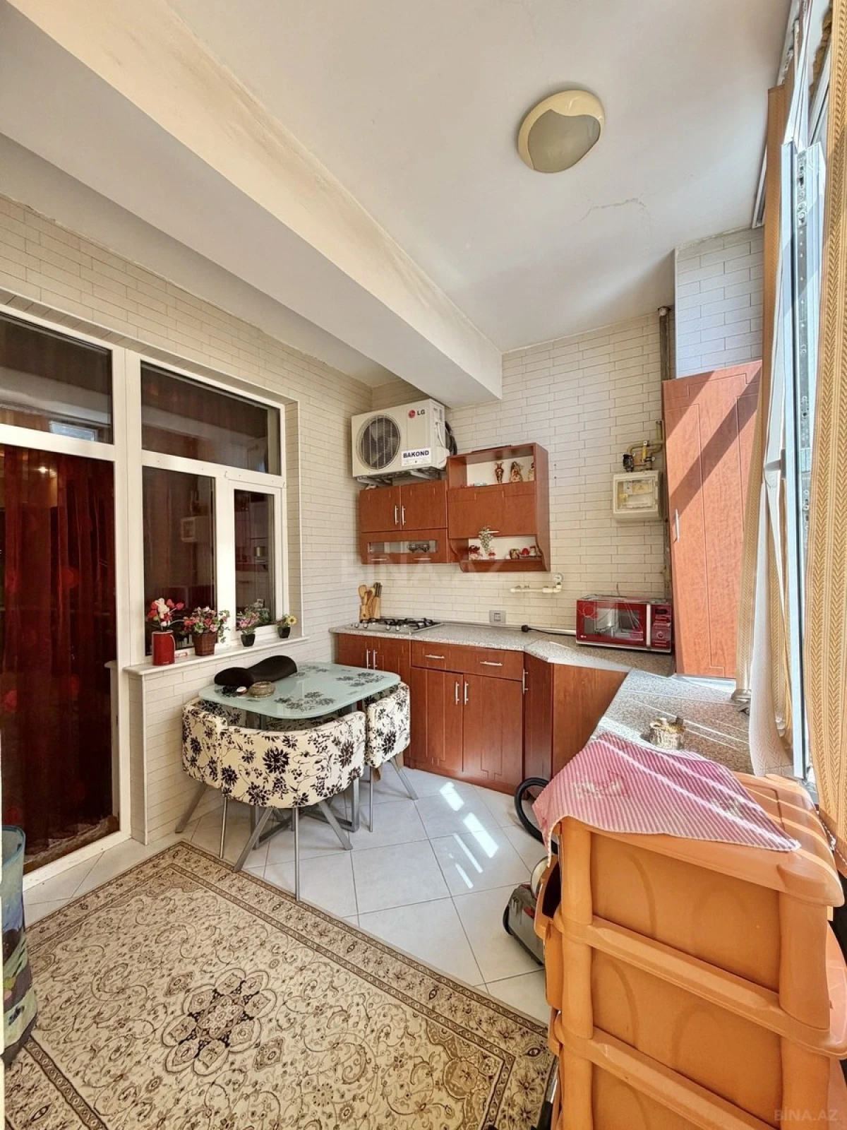 Satılır 4 otaqlı mənzil 204 m²
