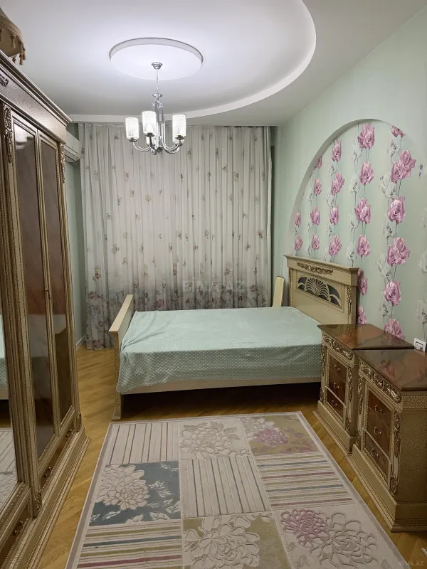 Kirayə verilir 3 otaqlı mənzil 145 m²