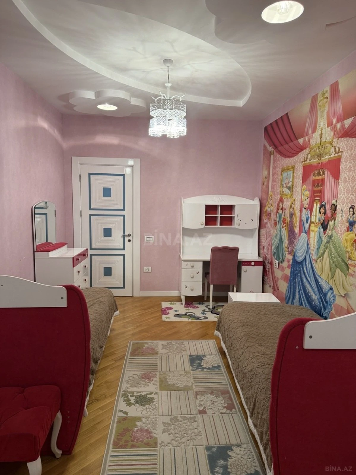 Kirayə verilir 3 otaqlı mənzil 145 m²